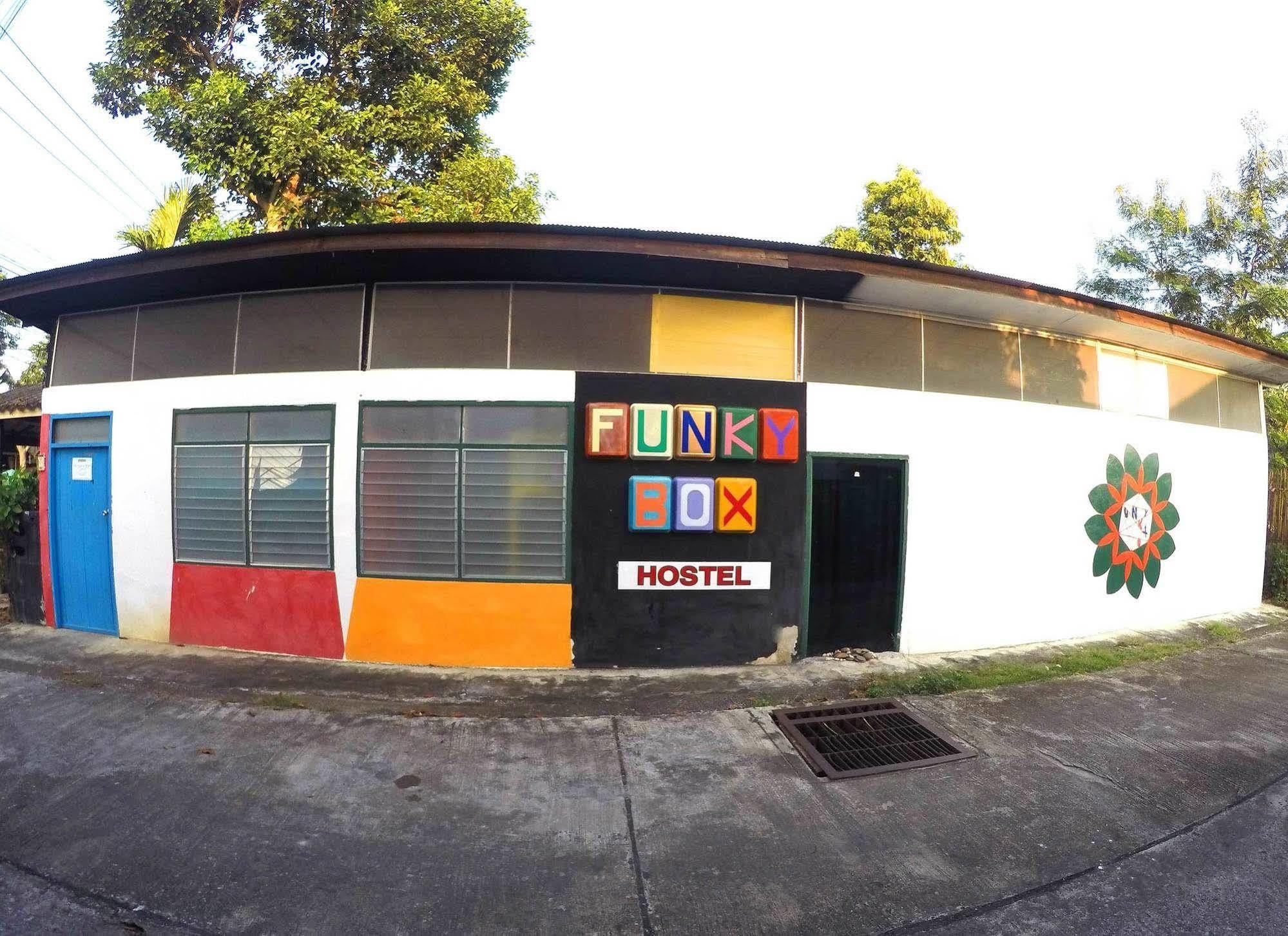 Funky Box Hostel Chiang Khong Dış mekan fotoğraf